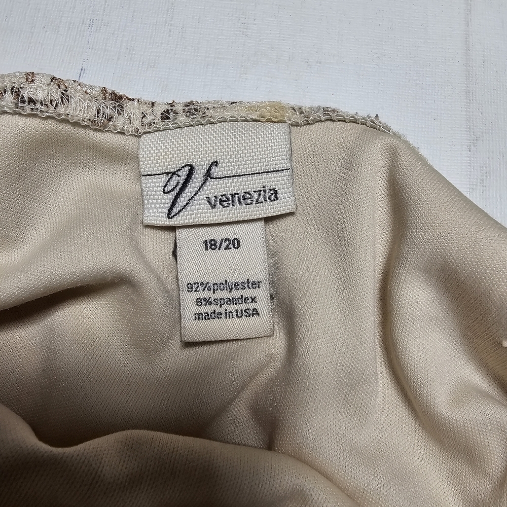 Venezia 18/20 blouse with lace. Brown and beige. - Picture 8 of 8